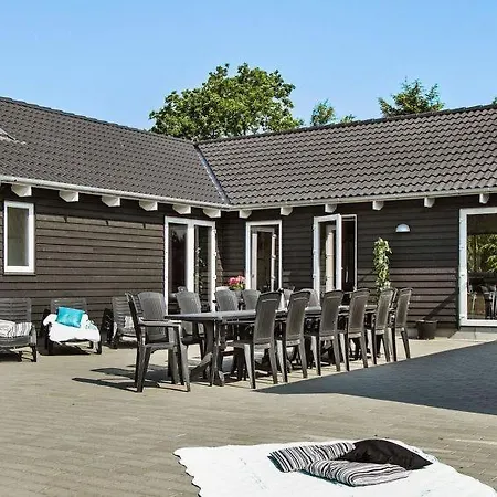 Oksby Sleeps 24 Pool Wifi Feriehus Blåvand